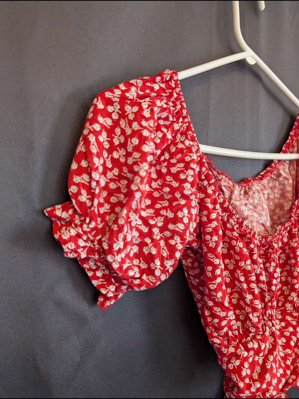 Red Floral Tie-back Women’s Two Piece Flowy Puff Sleeve Crop Top Long Skirt Set - Picture 3 of 13